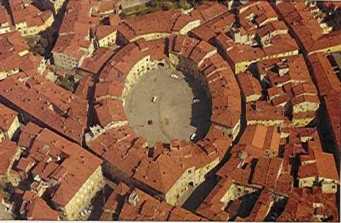 Vista a&eacute;rea de Lucca.
